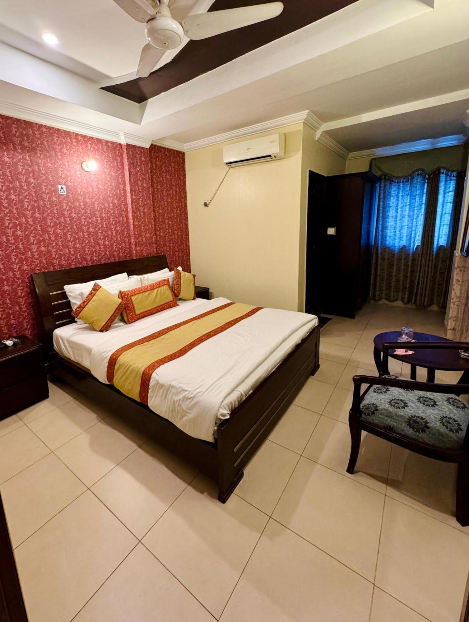 Hotel Islamabad Premiere Inn מראה חיצוני תמונה